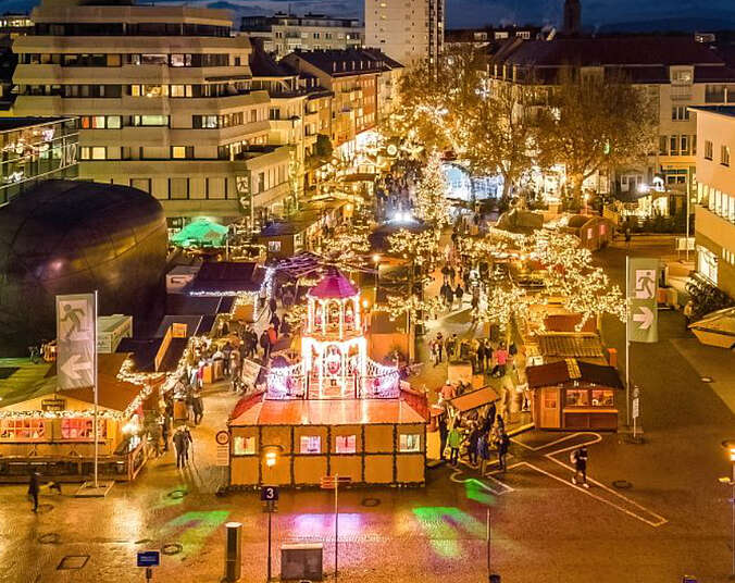 Lichter und Hütten von oben