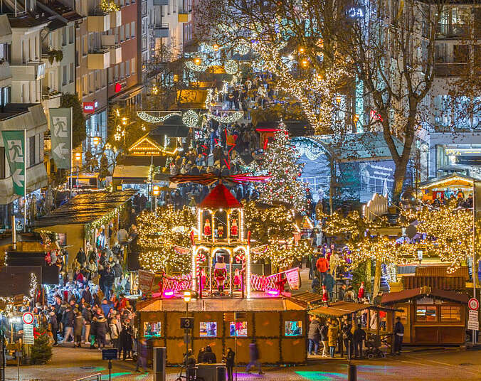 Blick auf die leuchtende Bodensee-Weihnacht